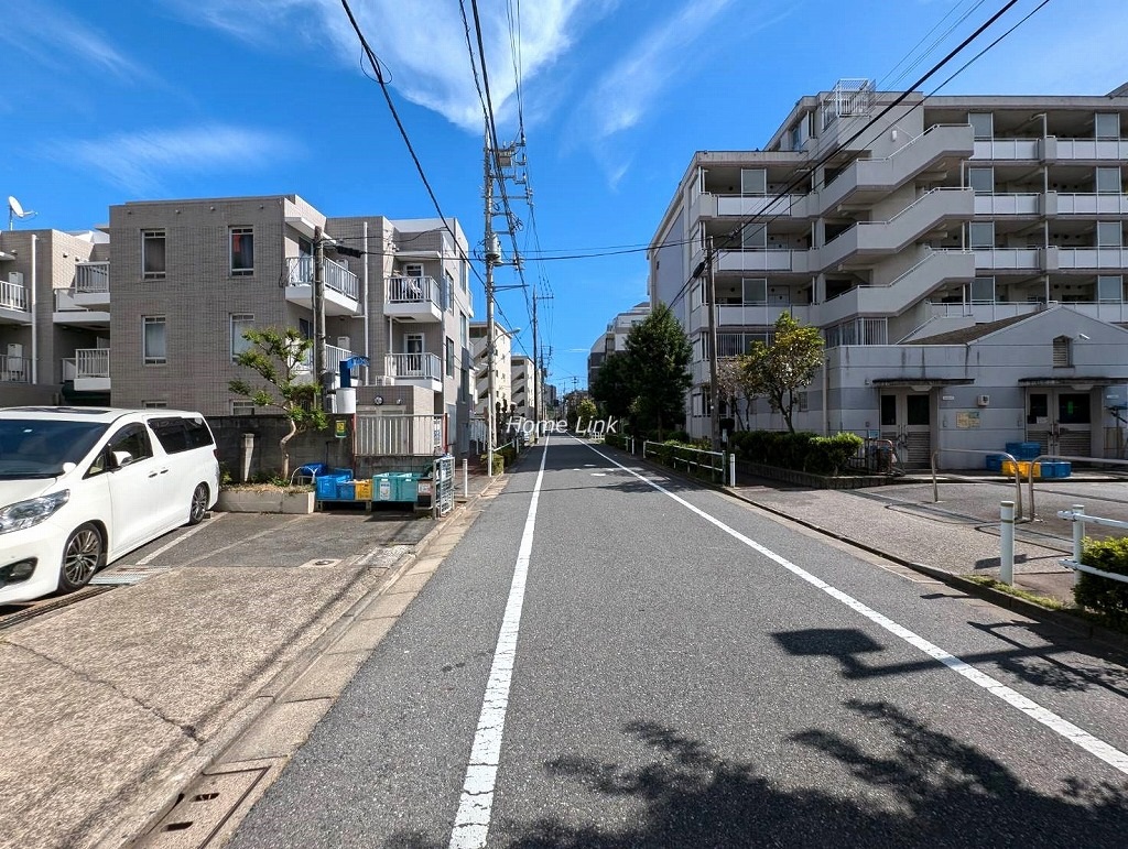 城北公園ハイツ　西側 前面道路